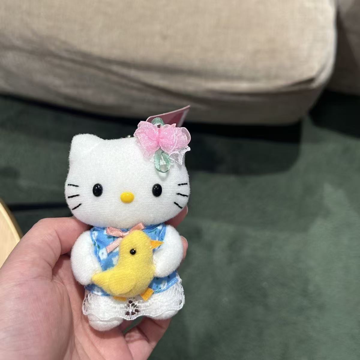 Hello Kitty Hug Duck Floral Dr - Good Floral & Wedding Decor Supply Photos recension och pris